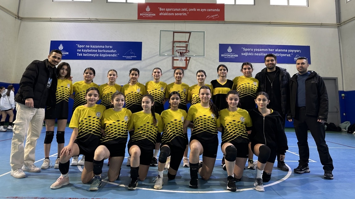 VOLEYBOL TAKIMIMIZ ÇEYREK FİNALDE!